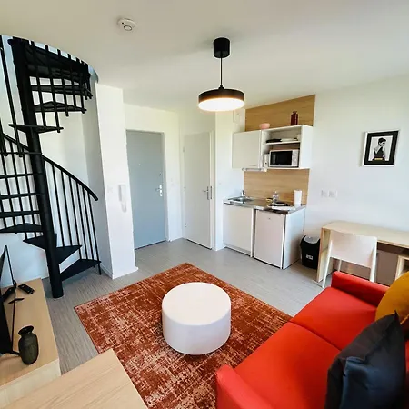 We Live In R - Duplex 501 *